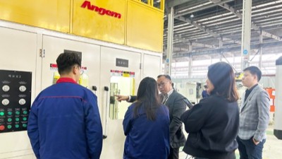 泰國(guó)客戶探秘安捷倫南通工廠 參觀橡膠減震噴膠機(jī)PZ20